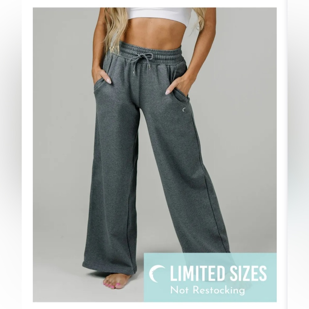 Zyia charcoal retreat wide-leg joggers.